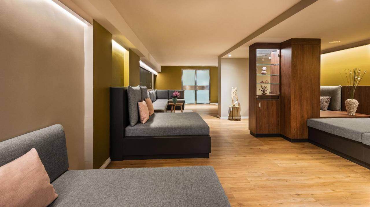 متنزه حياة هامبورغ المظهر الخارجي الصورة The interior of the lounge